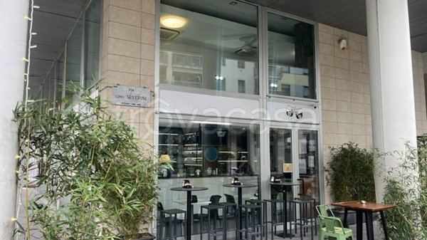 negozio in vendita a Milano in zona Rogoredo