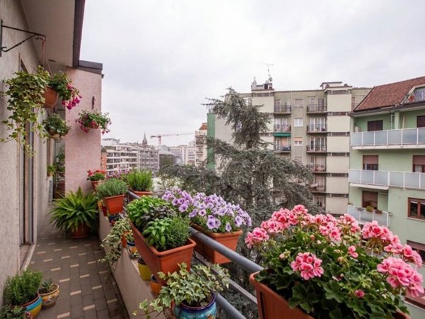 appartamento in vendita a Milano in zona Sempione