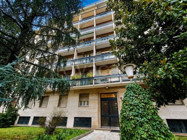 appartamento in vendita a Milano in zona Sempione