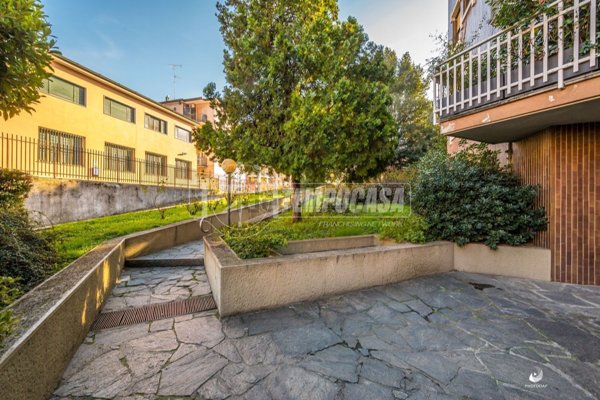 appartamento in vendita a Milano in zona Vigentino
