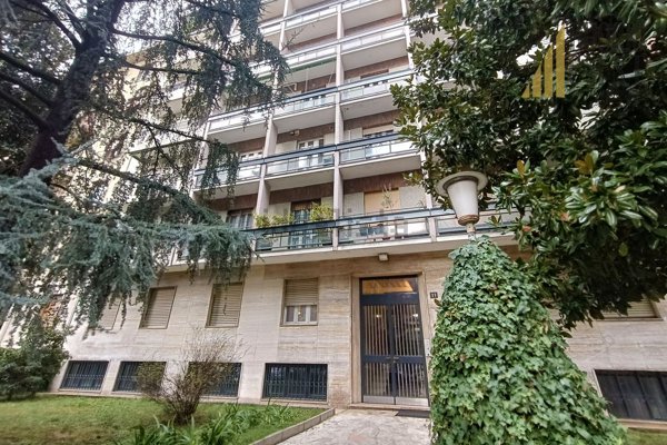 appartamento in vendita a Milano in zona Sempione