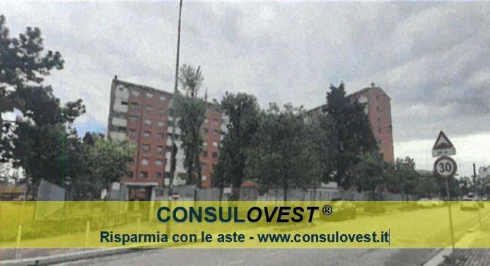 appartamento in vendita a Milano in zona Gallaratese