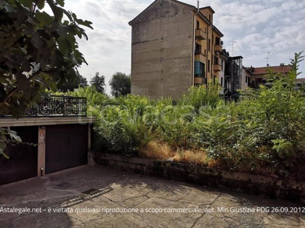 ufficio in vendita a Milano in zona Piazzale Lodi