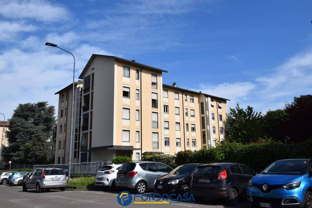 appartamento in vendita a Milano in zona Prato Centenaro
