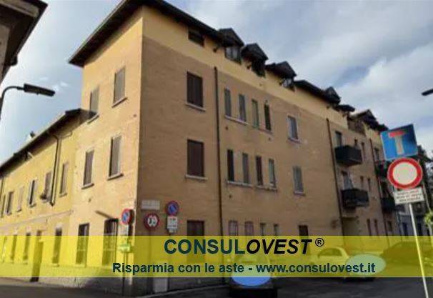 appartamento in vendita a Milano in zona Baggio