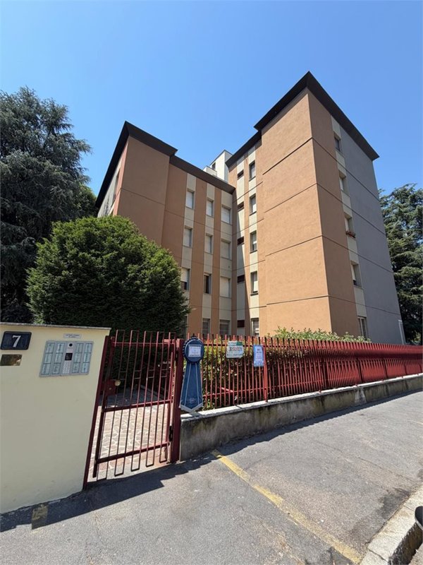 appartamento in vendita a Milano in zona Famagosta