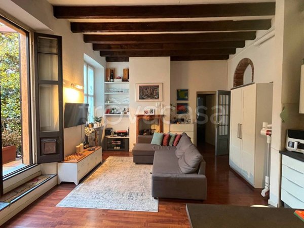 appartamento in vendita a Milano in zona Porta Nuova