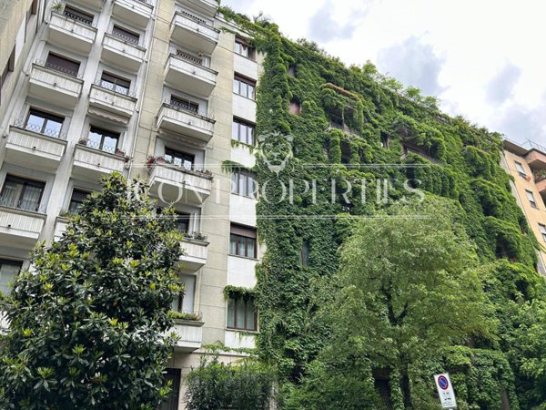 ufficio in vendita a Milano in zona Bocconi