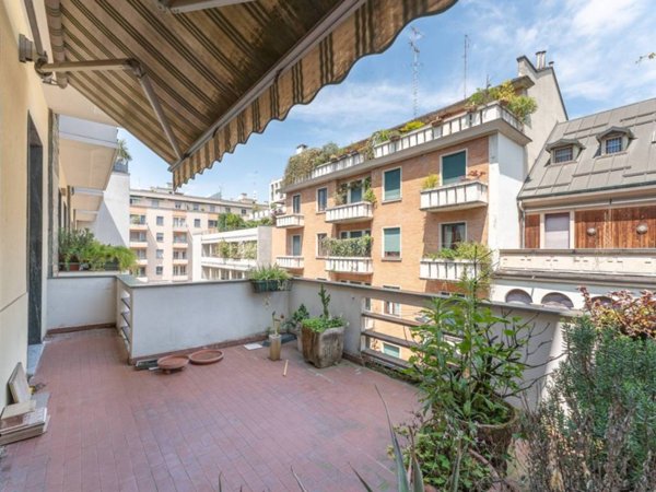 appartamento in vendita a Milano in zona Centro Direzionale