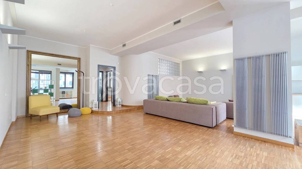 appartamento in vendita a Milano in zona Città Studi