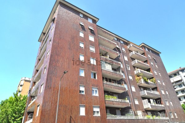 appartamento in vendita a Milano in zona Lorenteggio