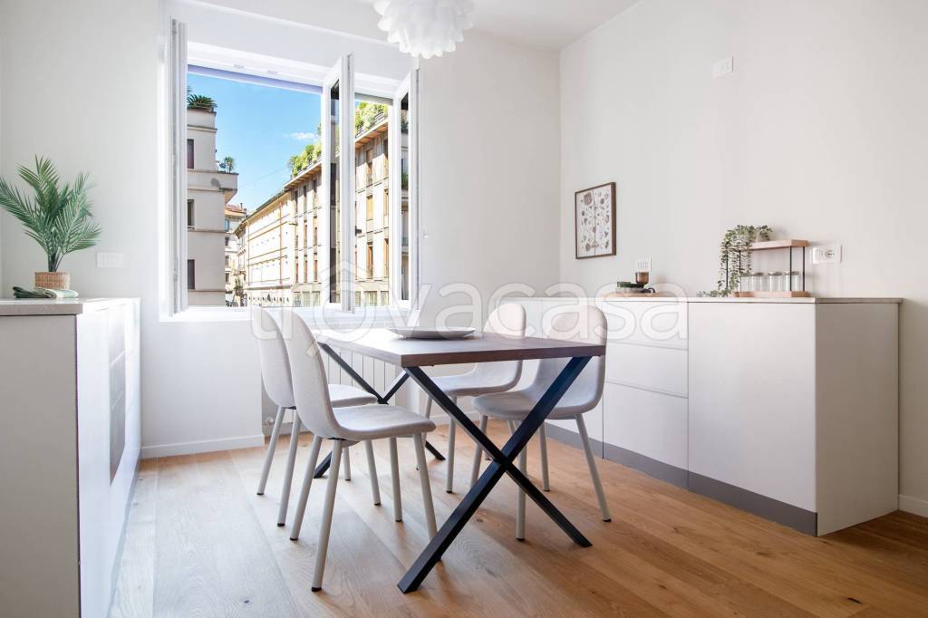 appartamento in vendita a Milano in zona Sant'Ambrogio