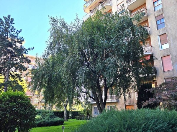 appartamento in vendita a Milano in zona Lorenteggio