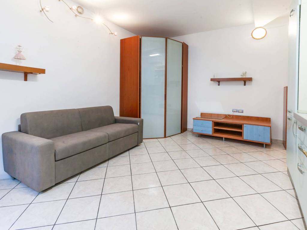 appartamento in vendita a Milano in zona Barona
