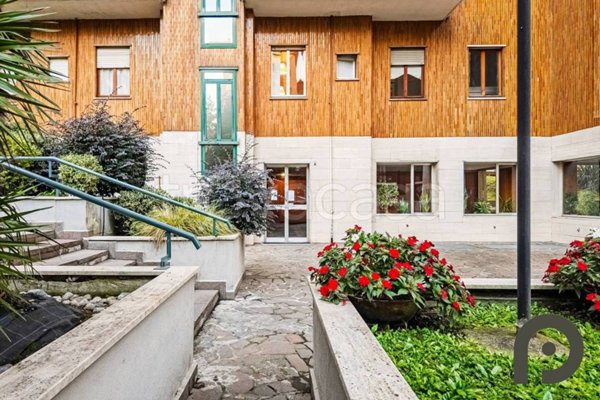 appartamento in vendita a Milano in zona Lorenteggio