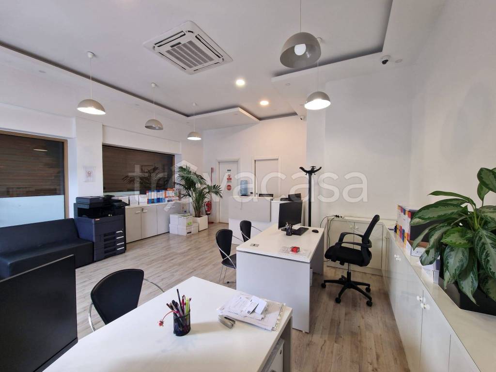 ufficio in vendita a Milano in zona Forlanini