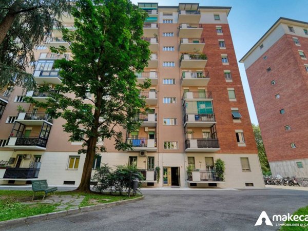 appartamento in vendita a Milano in zona Lorenteggio