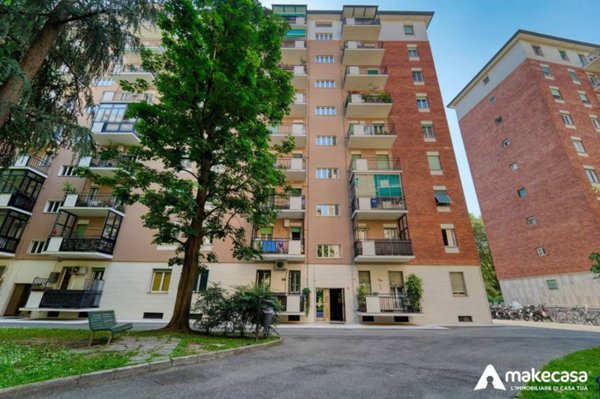 appartamento in vendita a Milano in zona Lorenteggio