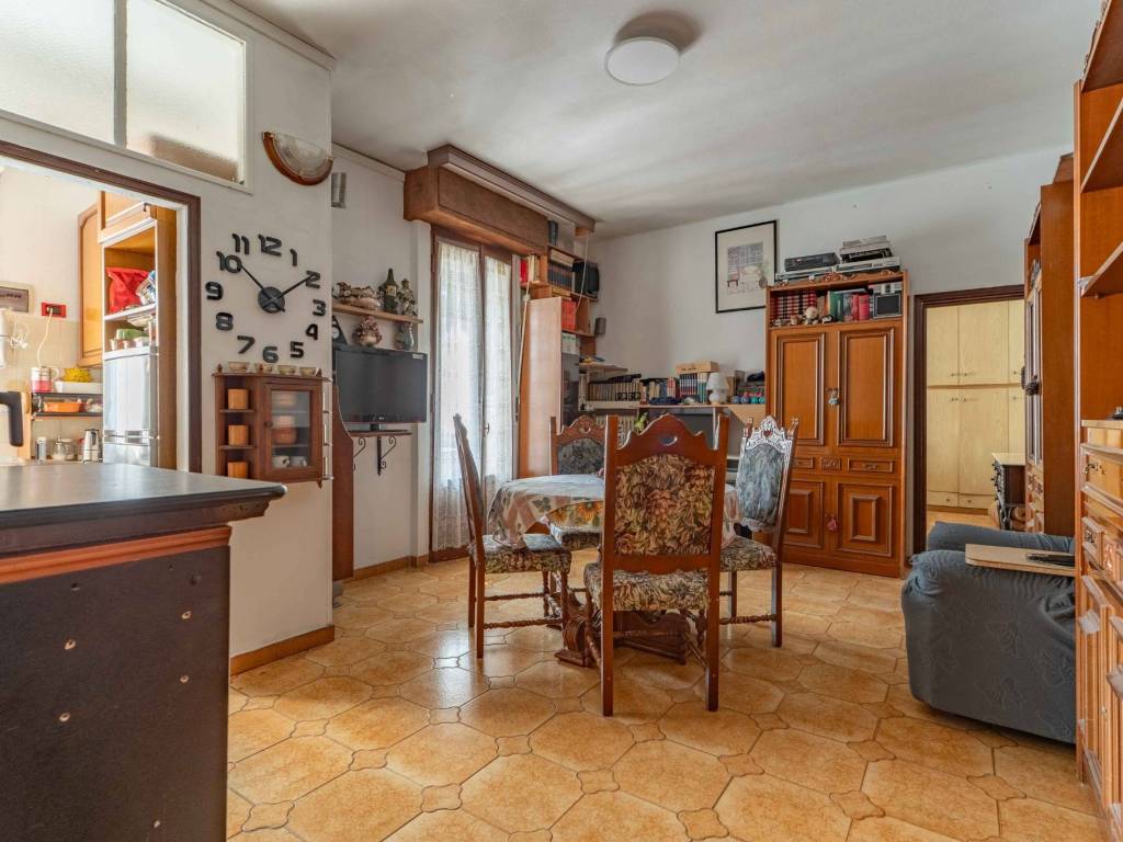 appartamento in vendita a Milano in zona Famagosta
