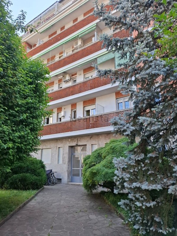 appartamento in vendita a Milano in zona Niguarda