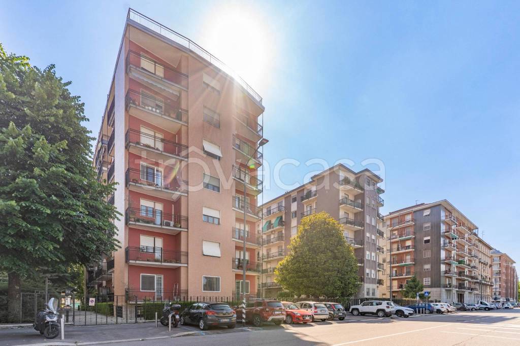 appartamento in vendita a Milano in zona Corvetto