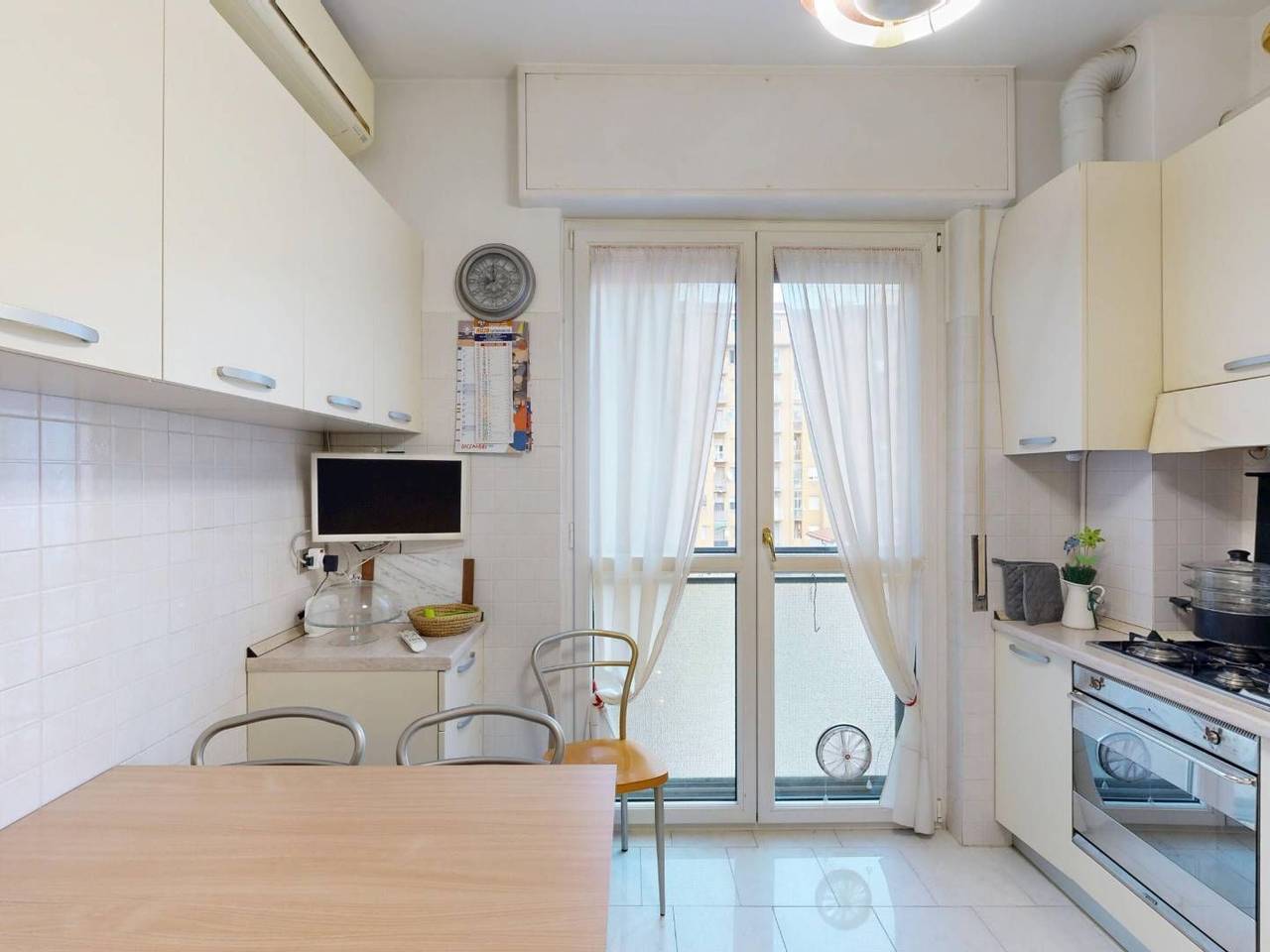 appartamento in vendita a Milano in zona Lorenteggio