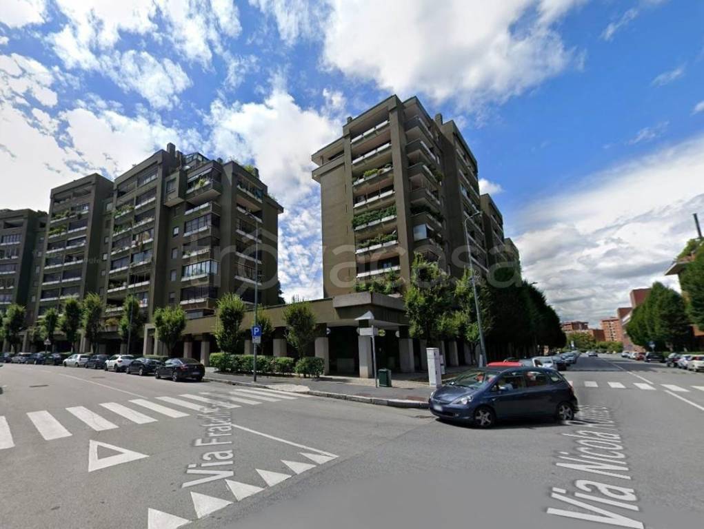 negozio in vendita a Milano in zona Gratosoglio