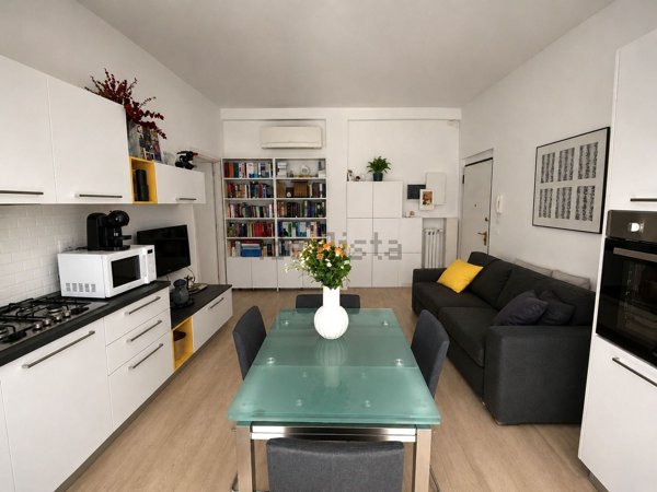 appartamento in vendita a Milano in zona Lorenteggio