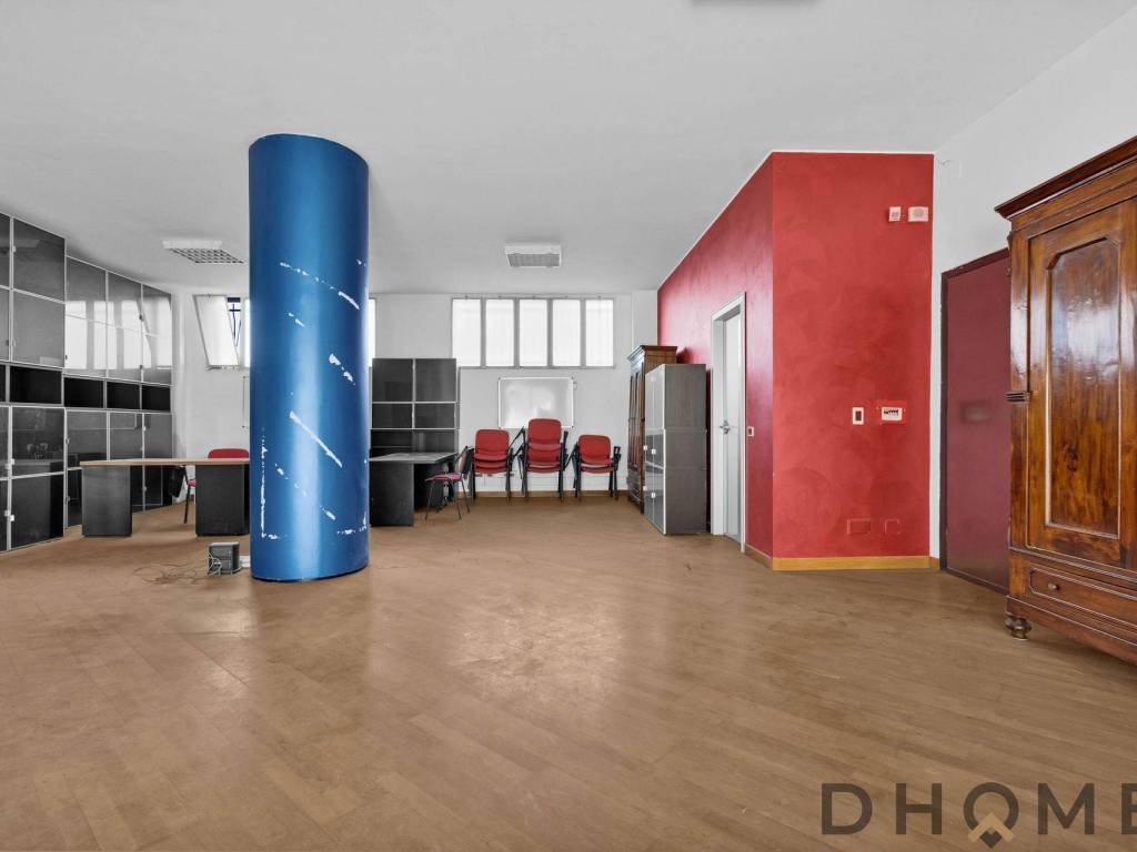 ufficio in vendita a Milano in zona Baggio