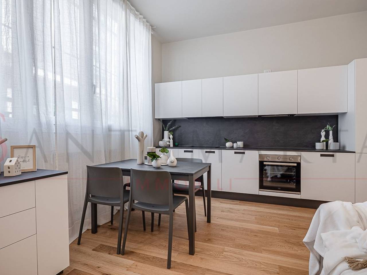 appartamento in vendita a Milano in zona Lorenteggio