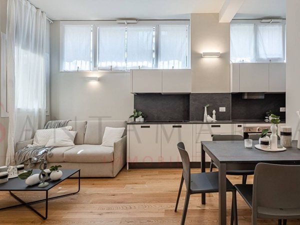 appartamento in vendita a Milano in zona Lorenteggio