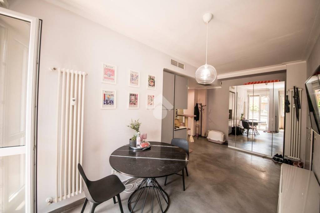 appartamento in vendita a Milano in zona Casoretto