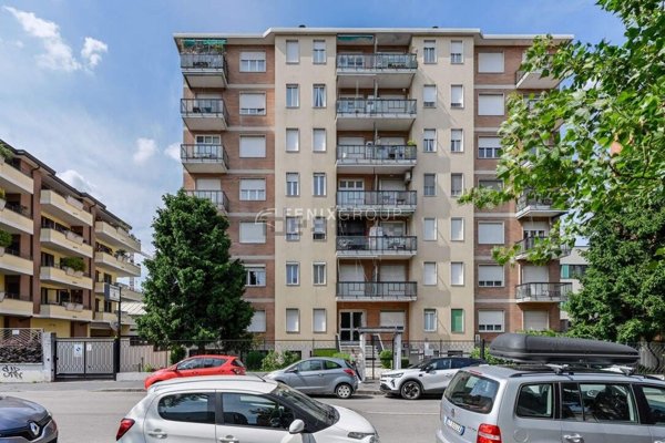 ufficio in vendita a Milano in zona San Cristoforo