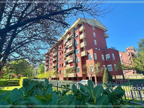 appartamento in vendita a Milano in zona Trenno