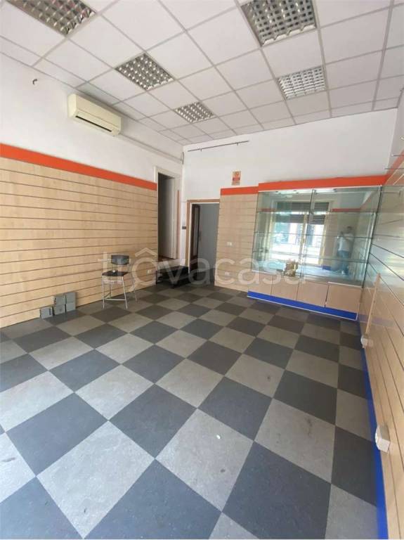 negozio in vendita a Milano in zona Affori