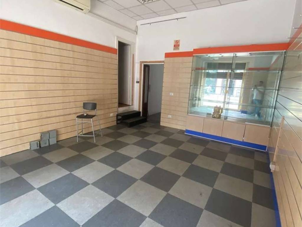 locale commerciale in vendita a Milano in zona Affori