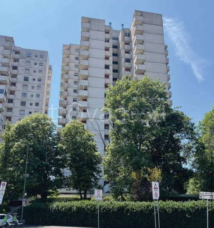 appartamento in vendita a Milano in zona Gratosoglio
