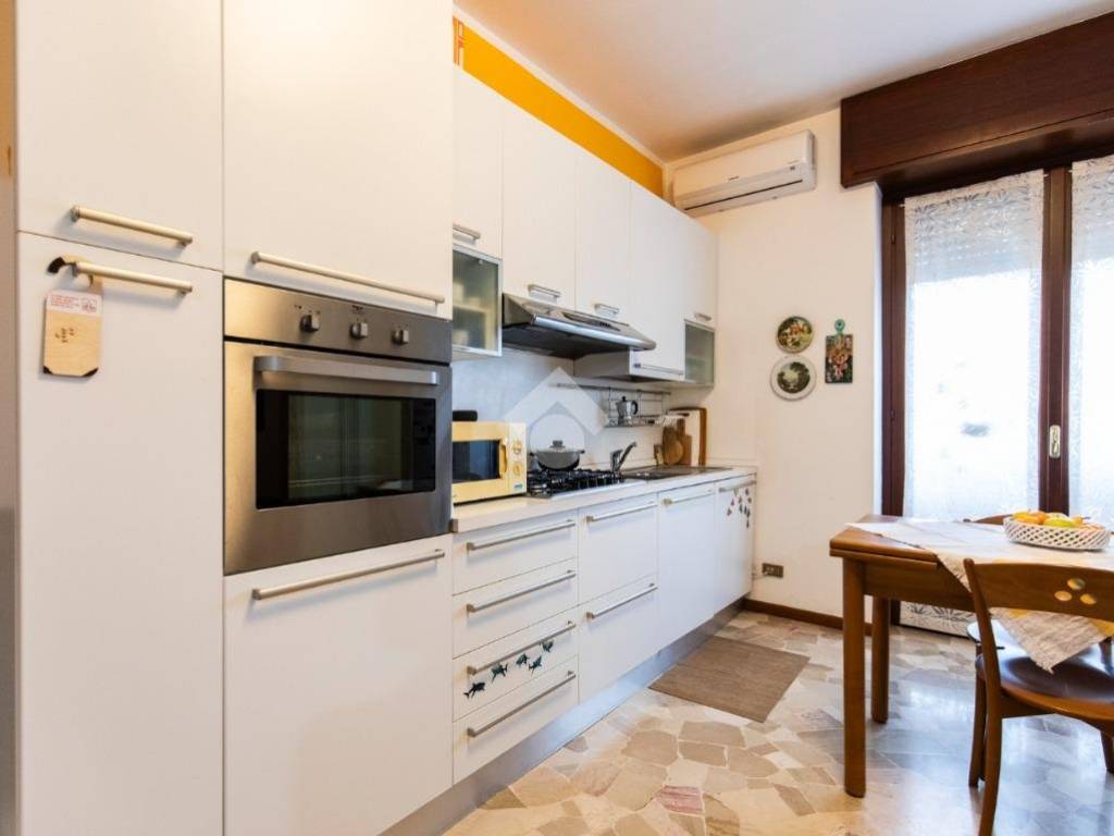 appartamento in vendita a Milano in zona Loreto