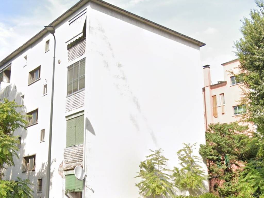 appartamento in vendita a Milano in zona Trenno