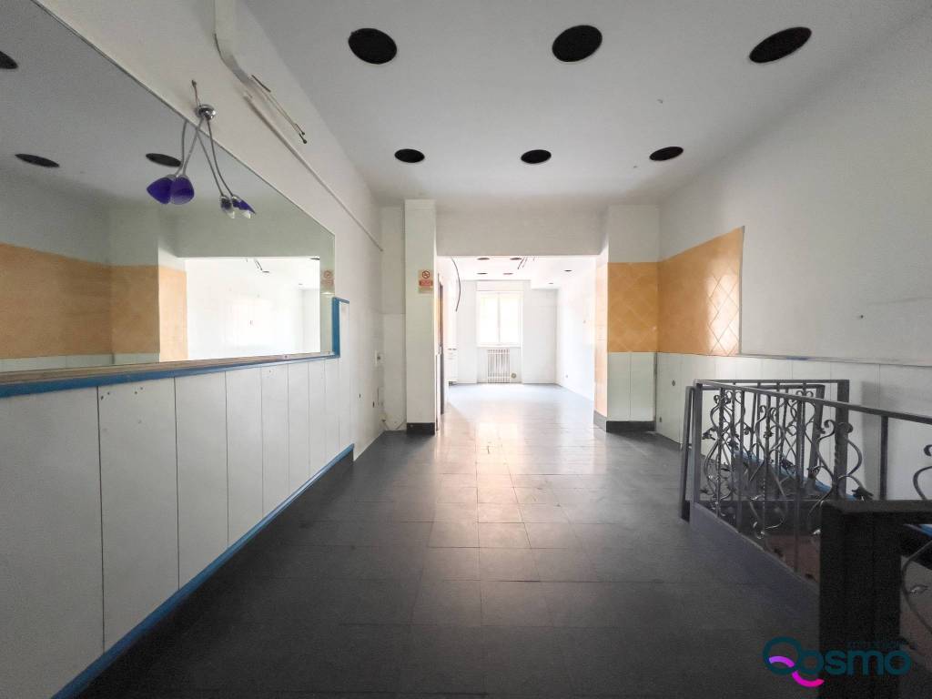 negozio in vendita a Milano in zona Famagosta