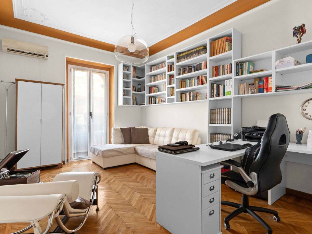 appartamento in vendita a Milano in zona Lorenteggio