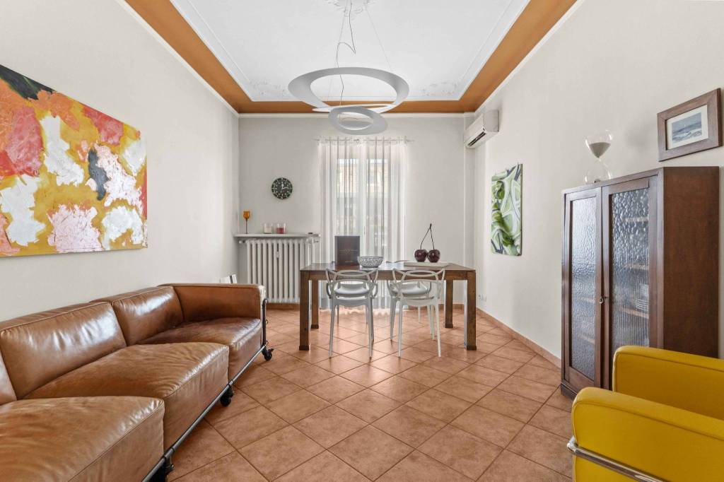 appartamento in vendita a Milano in zona Lorenteggio