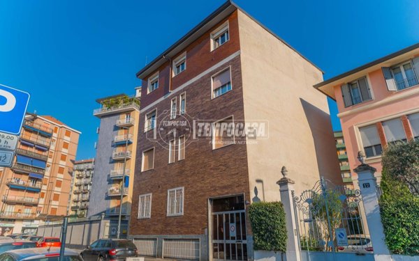 ufficio in vendita a Milano in zona Affori