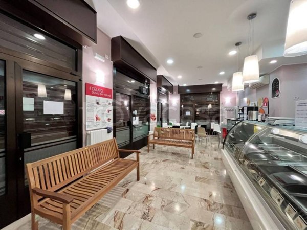negozio in vendita a Milano in zona Gratosoglio