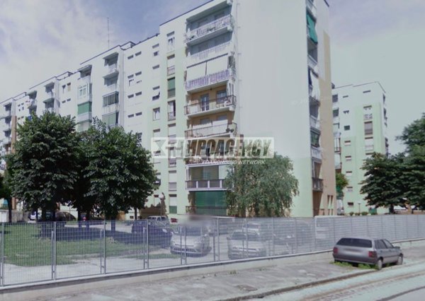appartamento in vendita a Milano in zona Quarto Oggiaro