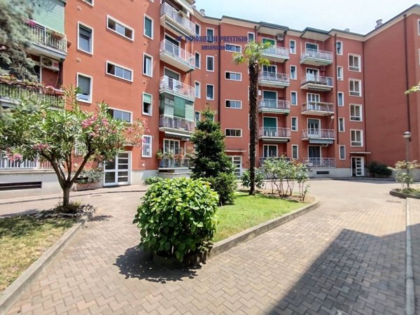 appartamento in vendita a Milano in zona Lorenteggio