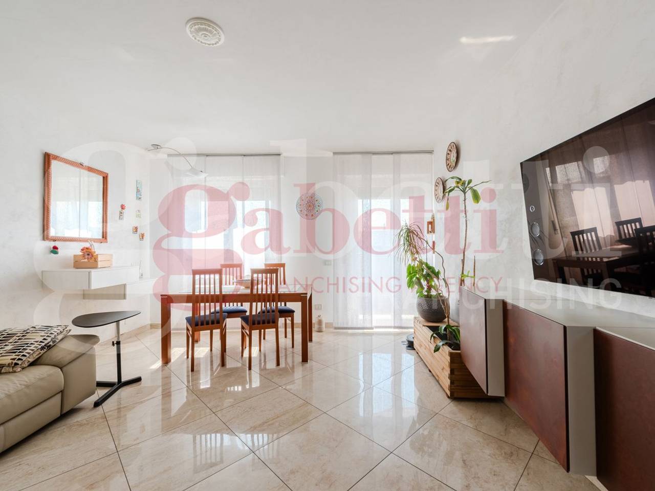 appartamento in vendita a Milano in zona Famagosta