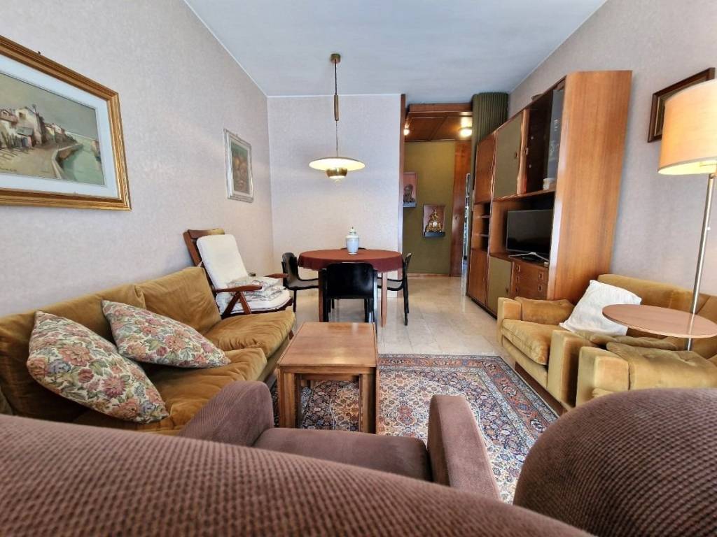 appartamento in vendita a Milano in zona Famagosta