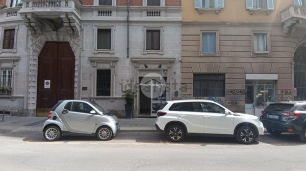 locale commerciale in vendita a Milano