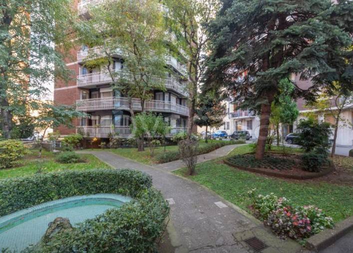 appartamento in vendita a Milano in zona Lorenteggio